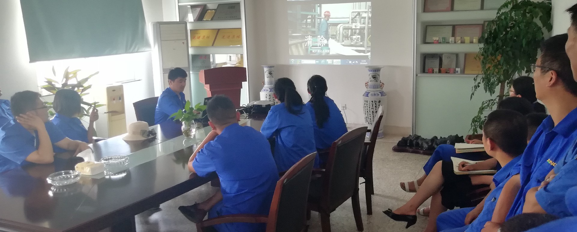 我司各部門(mén)參加消防安全知識(shí)培訓(xùn)